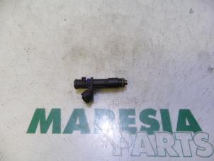Used Injector (petrol injection) Peugeot 407 SW (6E) 2.0 16V Price € 25,00 Margin scheme offered by Maresia Parts