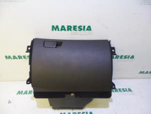 Used Glovebox Renault Megane IV (RFBB) 1.2 Energy TCE 130 Price € 35,00 Margin scheme offered by Maresia Parts