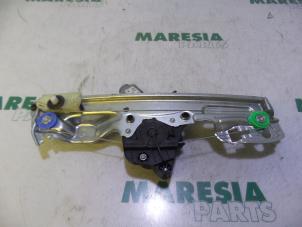 Używane Mechanizm szyby lewej tylnej wersja 4-drzwiowa Renault Megane IV (RFBB) 1.2 Energy TCE 130 Cena € 50,00 Procedura marży oferowane przez Maresia Parts