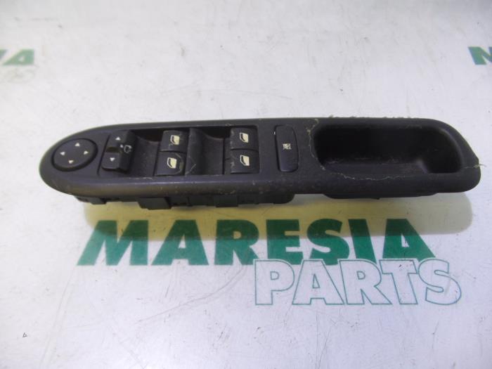 Usados Interruptor combinado de ventanillas Peugeot 407 (6D) 1.8 16V Precio € 35,00 Norma de margen ofrecido por Maresia Parts