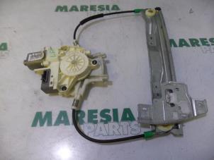 Usagé Lève vitre électrique arrière gauche Peugeot 407 (6D) 1.8 16V Prix € 50,00 Règlement à la marge proposé par Maresia Parts