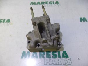 Używane Wspornik silnika Fiat Stilo (192A/B) 1.2 16V 3-Drs. Cena € 20,00 Procedura marży oferowane przez Maresia Parts
