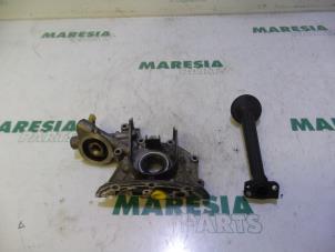 Used Oil pump Renault Twingo II (CN) 1.2 16V GT TCE Price € 65,00 Margin scheme offered by Maresia Parts
