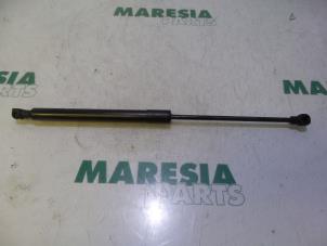 Used Set of tailgate gas struts Renault Megane IV (RFBB) 1.2 Energy TCE 130 Price € 40,00 Margin scheme offered by Maresia Parts