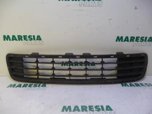 Used Grille Fiat Punto II (188) 1.2 60 S Price € 35,00 Margin scheme offered by Maresia Parts
