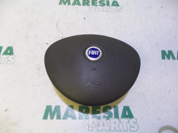 Left airbag (steering wheel) from a Fiat Punto II (188) 1.2 60 S 2004