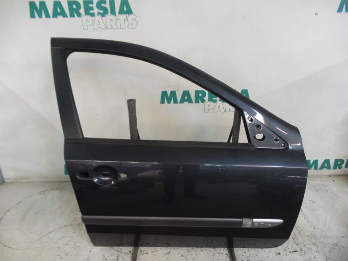 Front door 4-door, right Renault Laguna II 2.0 16V TEB66 - 7751472438