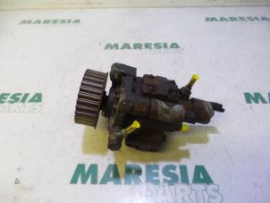 Used Mechanical fuel pump Renault Megane II Grandtour (KM) 1.5 dCi 105 FAP Price € 74,00 Margin scheme offered by Maresia Parts