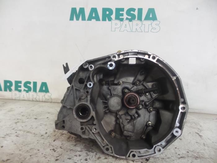 Usagé Boîte de vitesse Renault Laguna II (BG) 2.0 16V Prix € 315,00 Règlement à la marge proposé par Maresia Parts