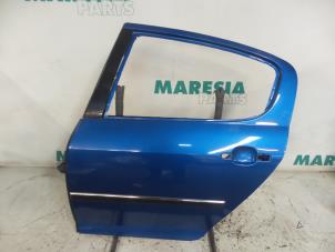 Używane Drzwi lewe tylne wersja 4-drzwiowa Peugeot 407 (6D) 1.8 16V Cena € 105,00 Procedura marży oferowane przez Maresia Parts
