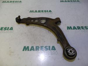 Usagé Bras de suspension bas avant gauche Lancia Ypsilon (843) 1.4 16V Prix € 60,00 Règlement à la marge proposé par Maresia Parts