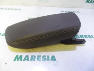 Used Armrest Renault Espace (RFCJ) 1.6 Tce 200 EDC Price € 367,50 Margin scheme offered by Maresia Parts