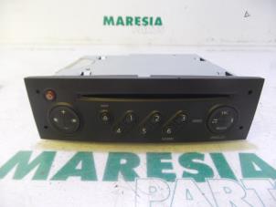 Usagé Radio/Lecteur CD Renault Clio III (BR/CR) 1.4 16V Prix € 65,00 Règlement à la marge proposé par Maresia Parts