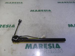 Used Seatbelt tensioner, left Renault Clio III (BR/CR) 1.4 16V Price € 35,00 Margin scheme offered by Maresia Parts