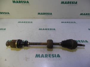 Used Front drive shaft, right Renault Clio II (BB/CB) 1.2 16V Price € 50,00 Margin scheme offered by Maresia Parts