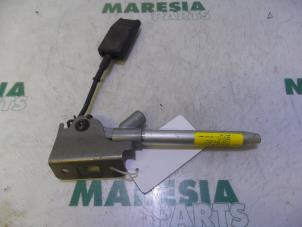 Used Seatbelt tensioner, right Citroen C4 Grand Picasso (UA) 2.0 HDiF 16V 135 Price € 35,00 Margin scheme offered by Maresia Parts