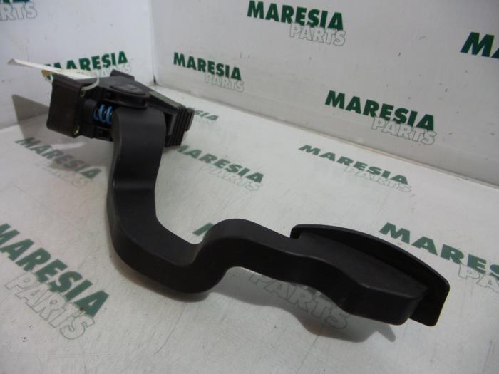 Begagnade Gaspedalsensor Fiat Stilo (192A/B) 1.6 16V 5-Drs. Pris € 25,00 Marginaltabell erbjuds av Maresia Parts