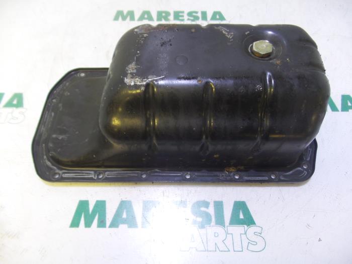 Usagé Couvercle carter Peugeot 206 (2A/C/H/J/S) 1.4 HDi Prix € 29,99 Règlement à la marge proposé par Maresia Parts