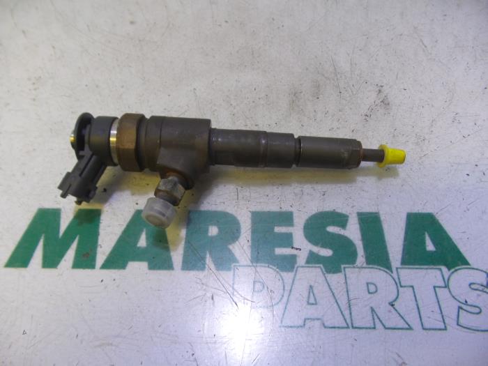 Używane Wtryskiwacz (Diesel) Peugeot 206 (2A/C/H/J/S) 1.4 HDi Cena € 75,00 Procedura marży oferowane przez Maresia Parts