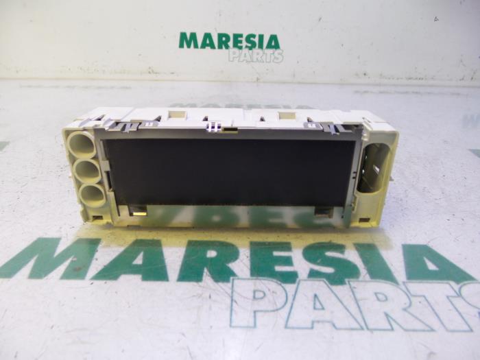 Begagnade Innerdisplay Renault Megane III Berline (BZ) 1.6 16V Pris € 20,00 Marginaltabell erbjuds av Maresia Parts
