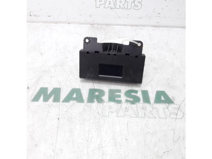 Begagnade Innerdisplay Peugeot 206 (2A/C/H/J/S) 1.4 XR,XS,XT,Gentry Pris € 15,00 Marginaltabell erbjuds av Maresia Parts