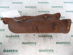 Used Exhaust manifold Renault Espace (JK) 3.0 dCi V6 24V Grand Espace Price € 75,00 Margin scheme offered by Maresia Parts