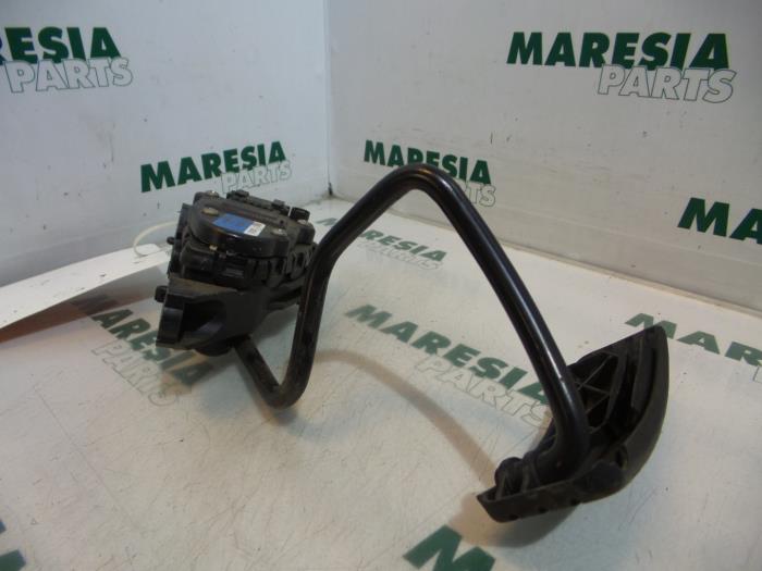 Begagnade Gaspedalsensor Renault Espace (JK) 3.0 dCi V6 24V Grand Espace Pris € 29,99 Marginaltabell erbjuds av Maresia Parts