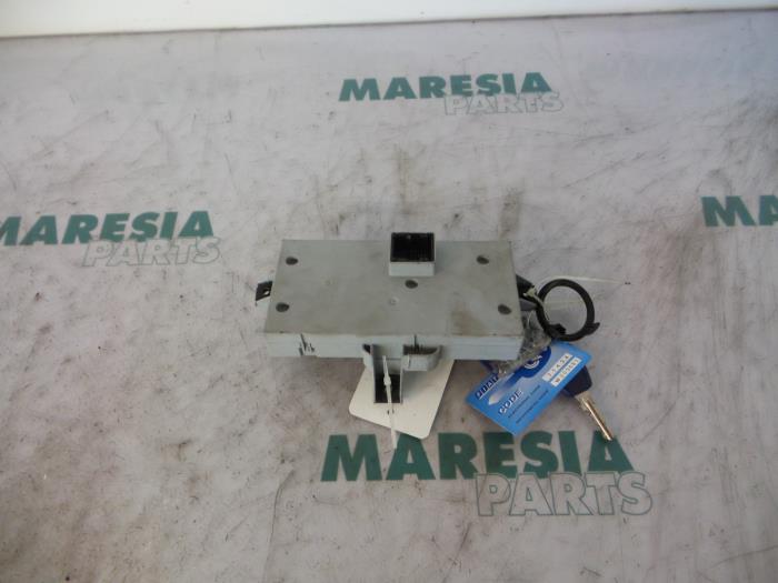 Usagé Ordinateur divers Fiat Punto II (188) 1.2 60 S 3-Drs. Prix € 105,00 Règlement à la marge proposé par Maresia Parts
