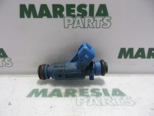 Used Injector (petrol injection) Fiat Stilo (192A/B) 1.2 16V 3-Drs. Price € 25,00 Margin scheme offered by Maresia Parts