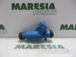 Used Injector (petrol injection) Fiat Stilo (192A/B) 1.2 16V 3-Drs. Price € 25,00 Margin scheme offered by Maresia Parts