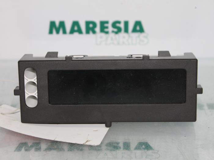 Begagnade Innerdisplay Renault Megane III Grandtour (KZ) 1.5 dCi 90 Pris € 20,00 Marginaltabell erbjuds av Maresia Parts