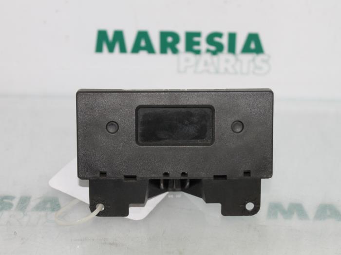Gebrauchte Anzeige Innen Peugeot 206 (2A/C/H/J/S) 1.1 XN,XR Preis € 15,00 Margenregelung angeboten von Maresia Parts