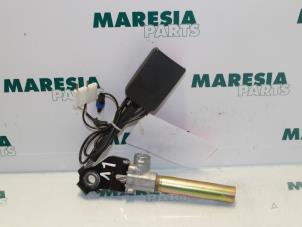 Used Seatbelt tensioner, left Renault Scénic I (JA) 1.6 16V Price € 25,00 Margin scheme offered by Maresia Parts