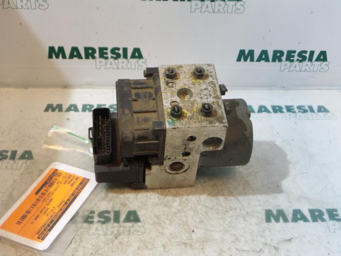 Begagnade ABS-pump Citroen Berlingo Cinqspace, Multispace 2.0 HDI Pris € 75,00 Marginaltabell erbjuds av Maresia Parts