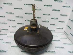 Używane Wspomaganie hamulców Renault Master III (FD/HD) 2.2 dCi 16V Cena € 75,00 Procedura marży oferowane przez Maresia Parts