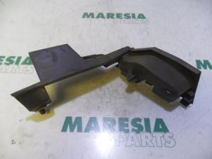 Usados Marco de parachoques detrás Renault Twingo II (CN) 1.6 16V RS Precio € 25,00 Norma de margen ofrecido por Maresia Parts