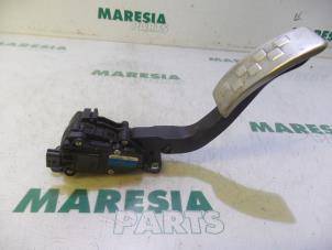 Used Throttle pedal position sensor Renault Twingo II (CN) 1.6 16V RS Price € 40,00 Margin scheme offered by Maresia Parts
