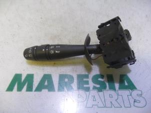 Used Indicator switch Renault Twingo II (CN) 1.6 16V RS Price € 50,00 Margin scheme offered by Maresia Parts