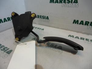 Używane Czujnik polozenia pedalu gazu Renault Scénic II (JM) 2.0 16V Cena € 35,00 Procedura marży oferowane przez Maresia Parts