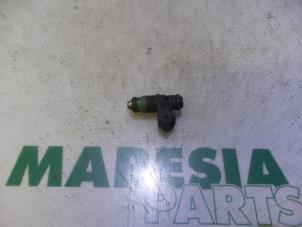 Used Injector (petrol injection) Renault Scénic I (JA) 2.0 16V Price € 20,00 Margin scheme offered by Maresia Parts