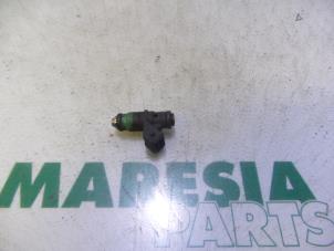 Used Injector (petrol injection) Renault Scénic I (JA) 2.0 16V Price € 20,00 Margin scheme offered by Maresia Parts