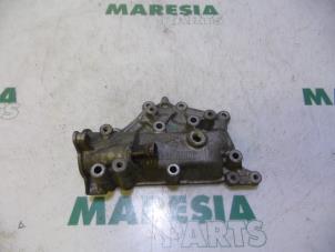 Used Thermostat housing Renault Megane II (BM/CM) 2.0 16V RS Turbo Price € 50,00 Margin scheme offered by Maresia Parts