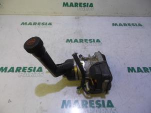 Used Power steering pump Peugeot 308 SW (4E/H) 1.6 HDiF 16V Price € 157,50 Margin scheme offered by Maresia Parts