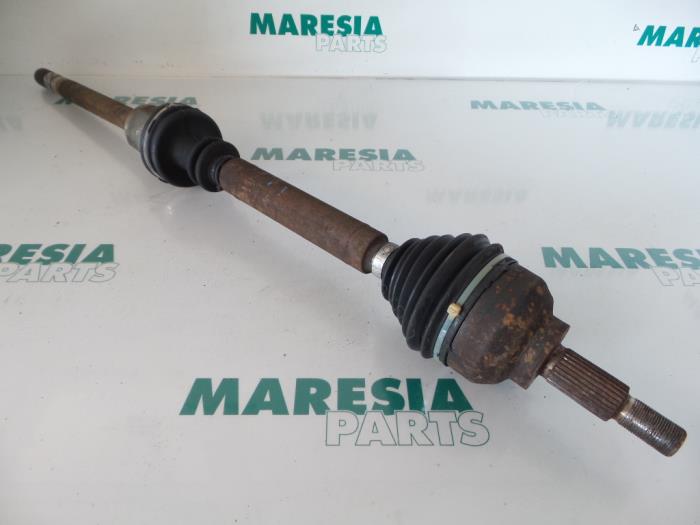 Front drive shaft, right from a Renault Laguna II (BG) 1.9 dCi 120 2002