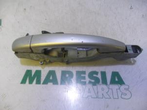 Used Front door handle 4-door, right Peugeot 207 SW (WE/WU) 1.6 HDi 16V Price € 25,00 Margin scheme offered by Maresia Parts