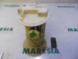 Used Electric fuel pump Renault Twingo II (CN) 1.6 16V RS Price € 20,00 Margin scheme offered by Maresia Parts