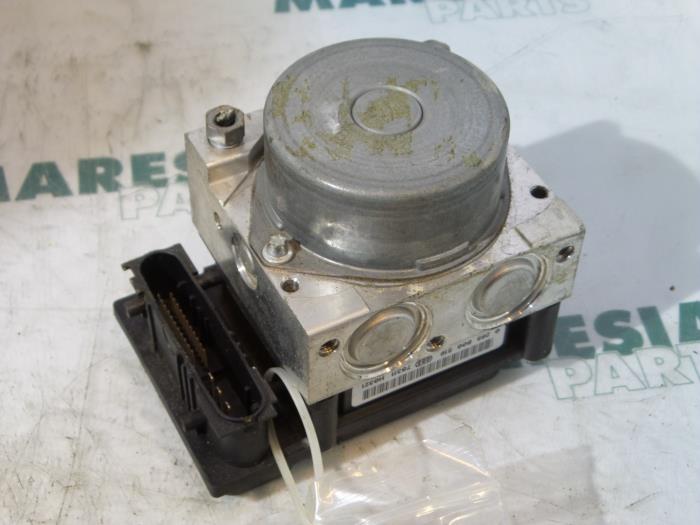 Used ABS pump Renault Scénic II (JM) 2.0 16V Price € 49,95 Margin scheme offered by Maresia Parts