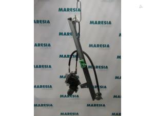 Used Window mechanism 4-door, front right Peugeot 306 (7A/C/S) 1.6i XR,XT,ST Price € 25,00 Margin scheme offered by Maresia Parts