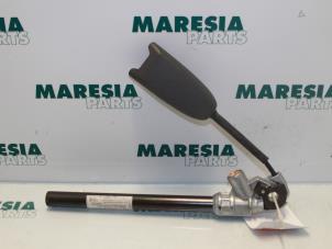 Usagé Tendeur de ceinture gauche Renault Megane II (BM/CM) 1.4 16V 98 Prix € 25,00 Règlement à la marge proposé par Maresia Parts