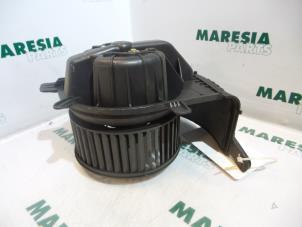 Usados Motor de ventilador de calefactor Renault Scénic II (JM) 1.5 dCi 85 Precio € 35,00 Norma de margen ofrecido por Maresia Parts